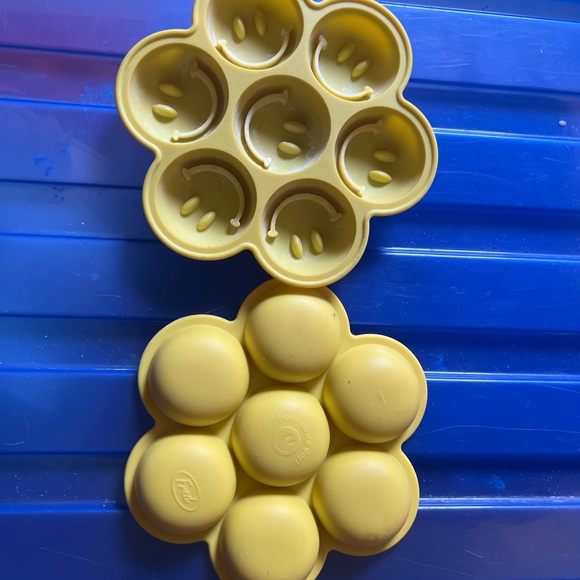 Smiley Face Sunny Yellow Molds - Picture 5 of 5